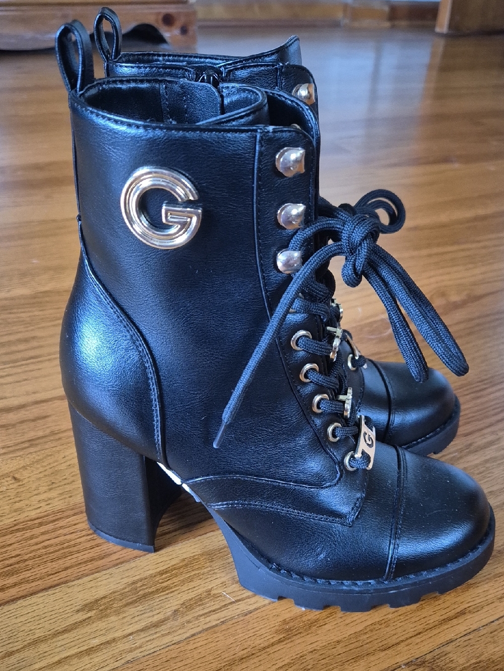 GUESS Women's Black Lace-Up Block Heel Ankle Boots, size 6 NWOB
